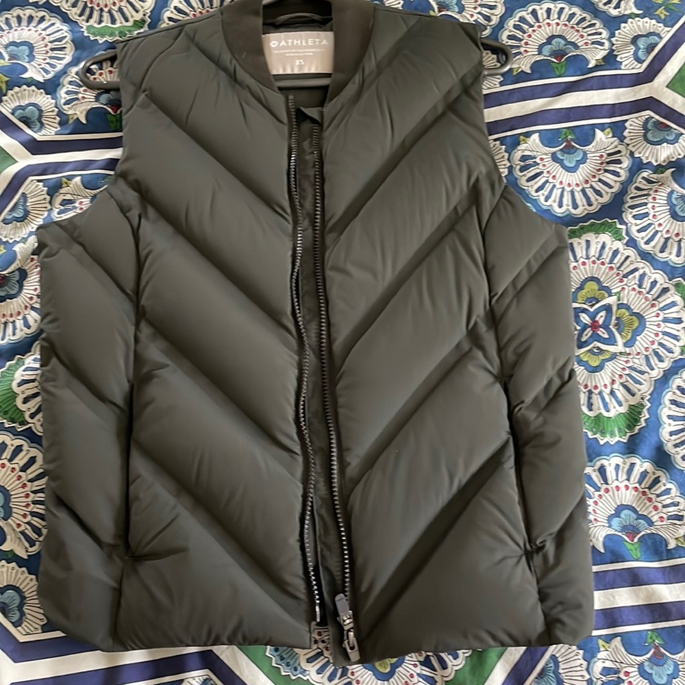 Athlete puffer vest